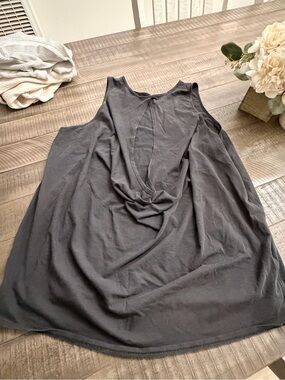 Black Hang-Back Sleeveless Tank